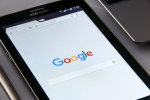 google-on-your-smartphone-1796337_1280